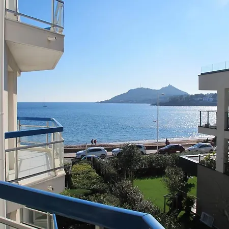 Tres Beau 2 Pieces Climatise Tout Equipe Avec Vue Mer Et Garage