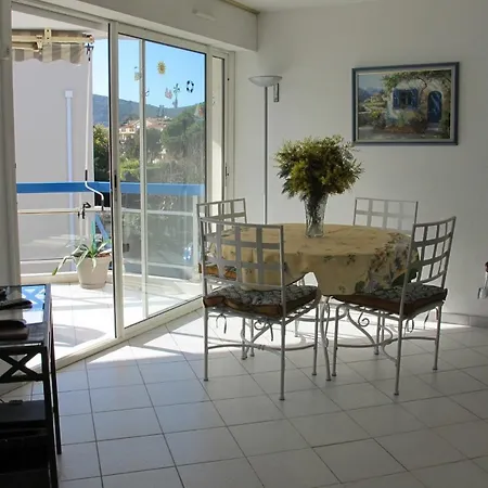 Tres Beau 2 Pieces Climatise Tout Equipe Avec Vue Mer Et Garage Apartment Saint-Raphael (Var)