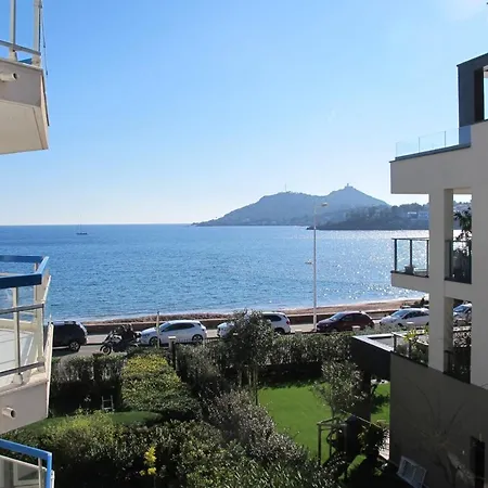 Tres Beau 2 Pieces Climatise Tout Equipe Avec Vue Mer Et Garage Apartment Saint-Raphael (Var)